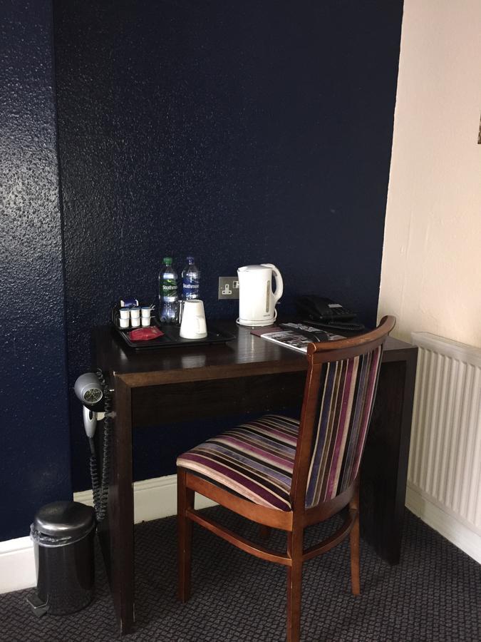 The Duke Of Wellington Wetherspoon Hotel Майнхед Екстериор снимка